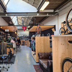Mechanieker Amersfoort - fietsproductie en -verkoop in de Nieuwe Stad door Bureau Stedelijke Planning (bron: Bureau Stedelijke Planning)