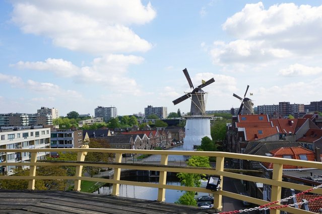 Uitzicht over Schiedam met De Hofjes aan de linkerkant. door Adrie Oosterwijk (bron: shutterstock)