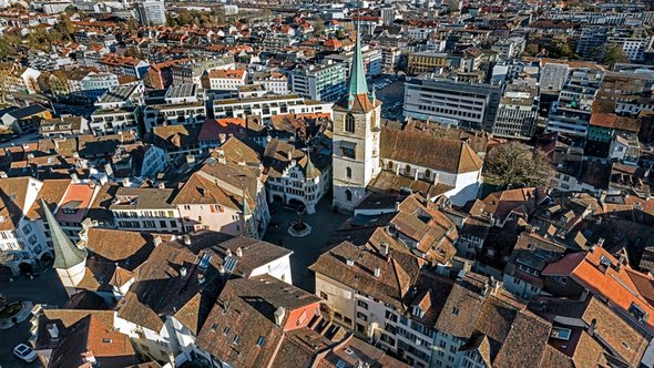 Biel/Bienne in Zwitserland door Mikhail Blajenov (bron: shutterstock)