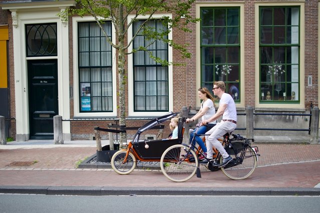 Fietsend gezin in Leiden, Zuid-Holland door Dutch_Photos (bron: Shutterstock)