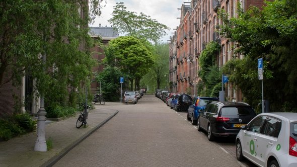 Kazernestraat At Amsterdam The Netherlands 24-5-2024 door Dutchmen Photography (bron: Shutterstock)