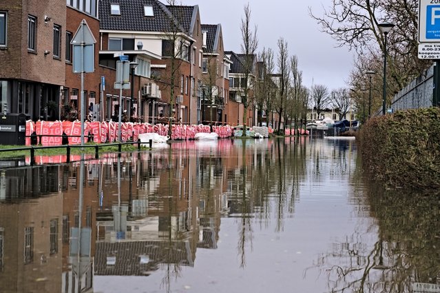 Hoge waterstand in Hoorn door Dylan Winter (bron: Shutterstock)