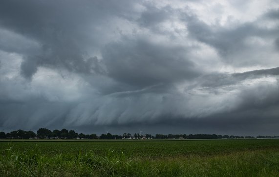 Plankwolk boven een polder door Menno van der Haven (bron: Shutterstock)