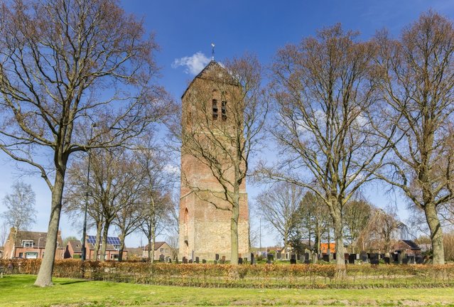 Kerktoren van Nijemirdum door Marc Venema (bron: shutterstock)