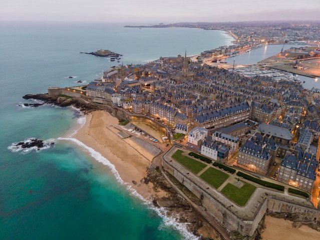 Luchtfoto Saint Malo Bretagne, Frankrijk door Theo Balland (bron: Shutterstock)