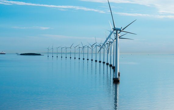 Offshore windmolenpark door Marc Studer (bron: shutterstock.com)