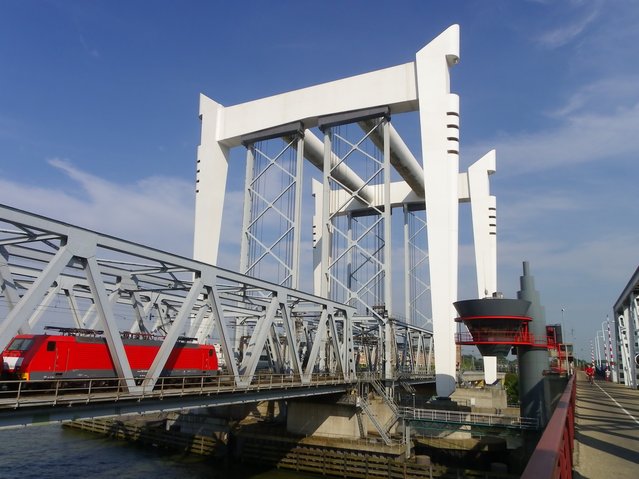 Spoorbrug, Dordrecht door bertknot (bron: Wikimedia Commons)