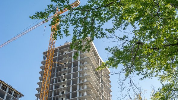 Bouw van hoogbouw door EdBelkin (bron: Shutterstock)