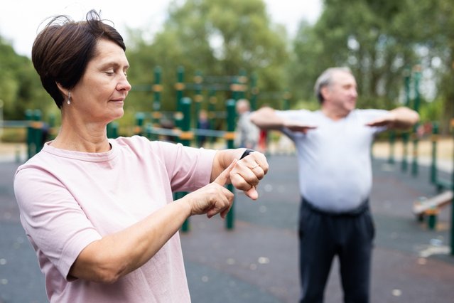 Sportende mensen met smartwatch door Caftor (bron: Shutterstock)