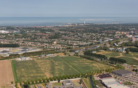 Luchtfoto Lelystad door T.W. van Urk (bron: Shutterstock)