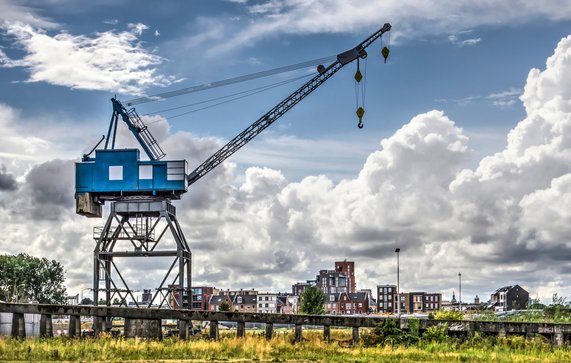 Hijskraan in Dordrecht door Frans Blok (bron: Shutterstock)