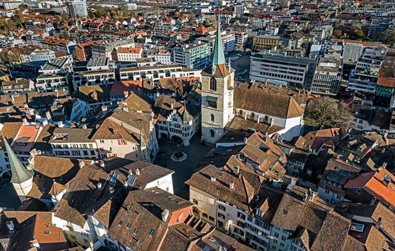 Biel/Bienne in Zwitserland door Mikhail Blajenov (bron: shutterstock)