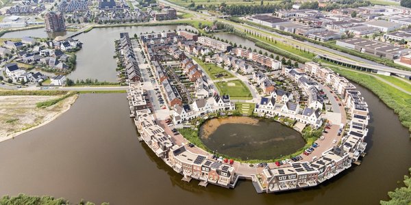 Een nieuw stukje stad Gouda, Westergouwe genoemd ligt 6,75 m onder zeeniveau. door Abe Maaijen (bron: Shutterstock)