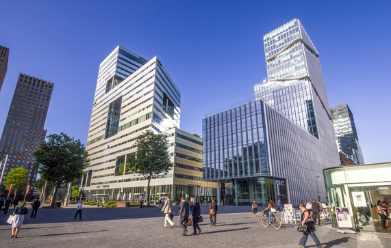 Zuidas, Amsterdam door www.hollandfoto.net (bron: Shutterstock)