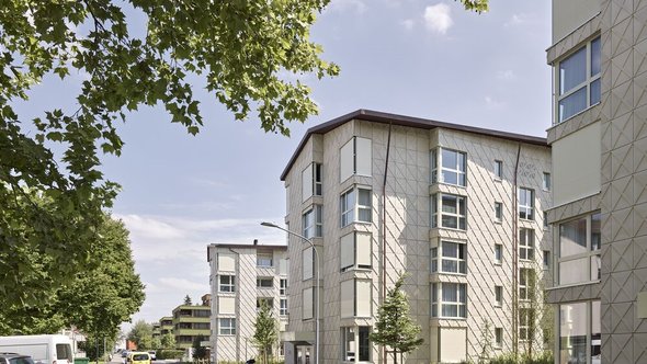 De nieuwe wooncomplexen in het centrum van Schwamendingen hebben twee verdiepingen meer dan de oorspronkelijke portieketageflats door BGZ (bron: BGZ)