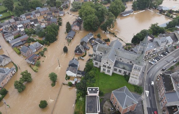 Overstroming Rochefort, België door Great Pics Worldwide (bron: shutterstock)