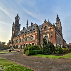 Het Vredespaleis in Den Haag door Ankor Light (bron: Shutterstock)