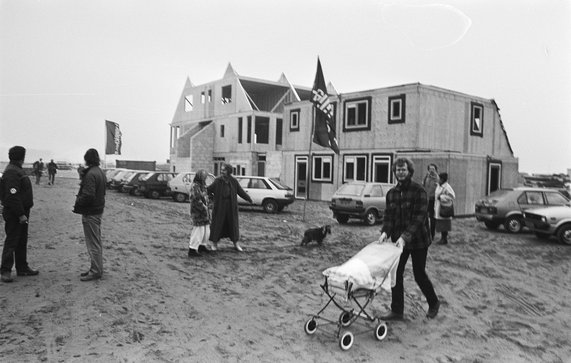 Eerste woning in Sidhadorp, Lelystad door Rob Bogaerts / Anefo (bron: Wikimedia Commons)