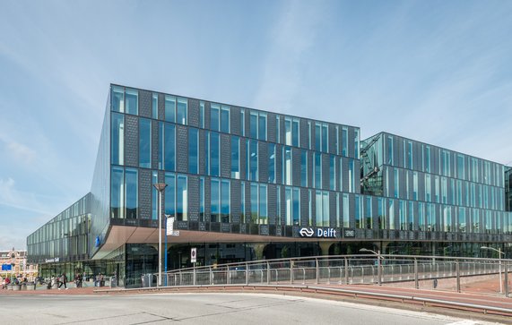 Het nieuwe treinstation in Delft door Erik Laan (bron: Shutterstock)