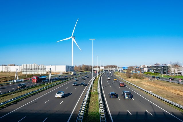 Windmolens naast de A4 door Menno van der Haven (bron: Shutterstock)