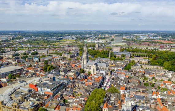 Luchtfoto drone Breda - Noord Brabant door Makeda Art (bron: Shutterstock)