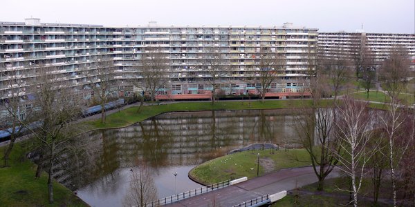 bijlmer amsterdam door Hilton1949 (bron: English Wikipedia)