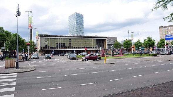 Station Eindhoven Centraal door Ralf Roletschek (bron: wikimedia commons)