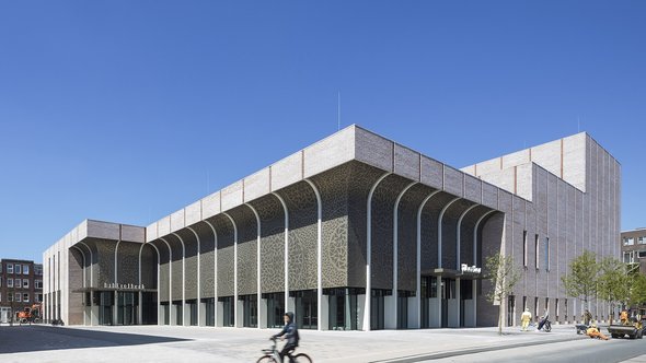 Nieuwe pand Theater Zuidplein door TheaterZuidplein (bron: Wikipedia Commons)