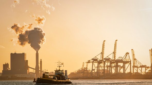 Rotterdamse haven door oliverdelahaye (bron: Shutterstock)