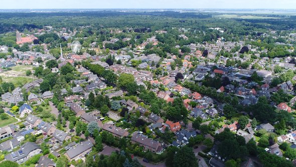 Luchtfoto van Laren door GLF Media (bron: Shutterstock)