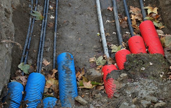 Elektriciteitskabels in de grond door m.jrn (bron: shutterstock)