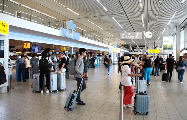 Ingang van Schiphol. door Nancy Beijersbergen (bron: Shutterstock)