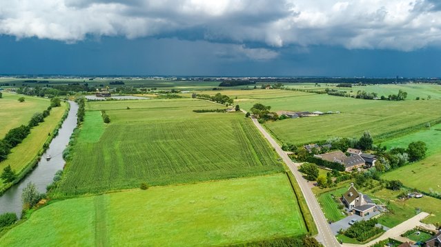 Typisch Nederlands landschap in volle pracht door JaySi (bron: shutterstock)