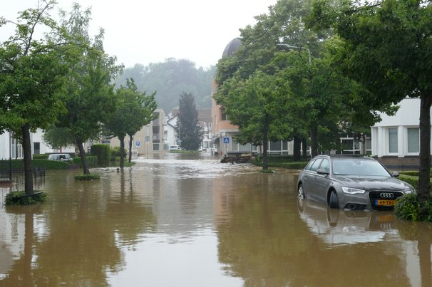 Overstroming in Valkenburg, Limburg door MyStockVideo (bron: Shutterstock)