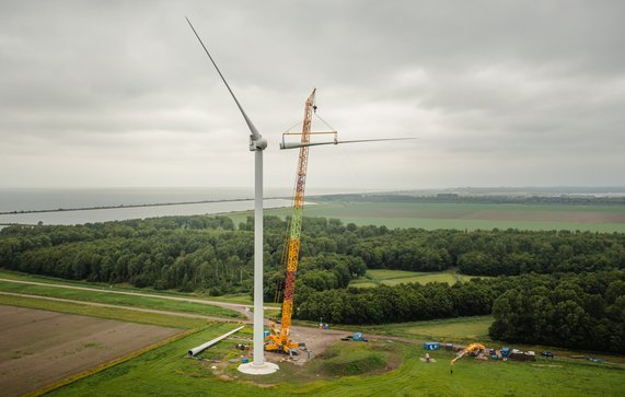 Windmolenconstructie in Almere Pampus, Flevoland, Nederland. door Pavlo Glazkov (bron: shutterstock)