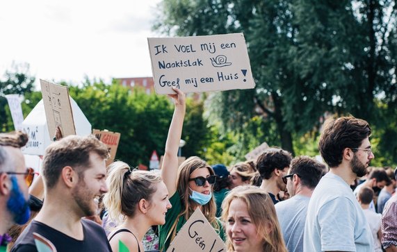 Studenten protesteren tegen de woningnoodcrisis door etreeg (bron: Shutterstock)