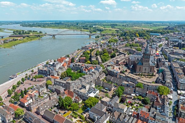 Luchtfoto van Nijmegen door Steve Photography (bron: Shutterstock)