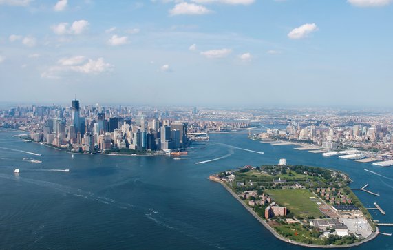 New York City met het Governors Island door Rene Pi (bron: Shutterstock)