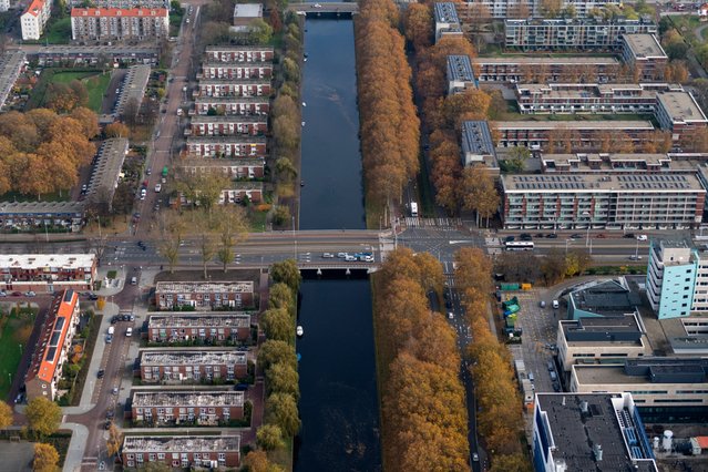 Louis Bouwmeesterstraat en Johan Huizingalaan in Amsterdam door Aerovista Luchtfotografie (bron: shutterstock)