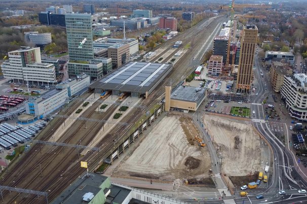 Luchtfoto van Eindhoven centraal station door whereguygoes001 (bron: Shutterstock)