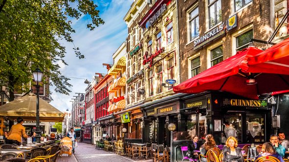 Leidseplein, Amsterdam door Harry Beugelink (bron: shutterstock)