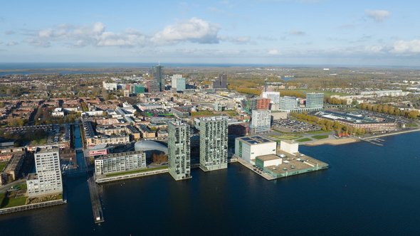 Almere door Make more Aerials (bron: Shutterstock)