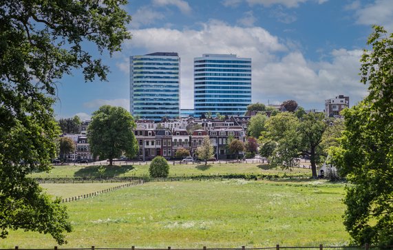 Zicht op Arnhem vanaf het Sonsbeek Park door elroyspelbos (bron: Shutterstock)