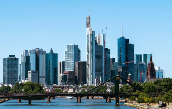 Skyline van Frankfurt door Byjeng (bron: Shutterstock)