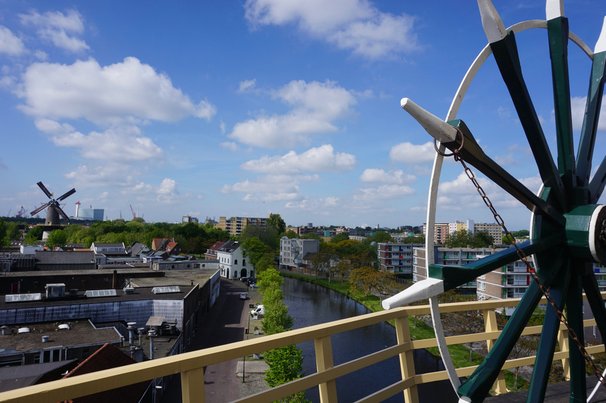 Uitzicht over Schiedam met rechts de wijk Nieuwland door Adrie Oosterwijk (bron: shutterstock)