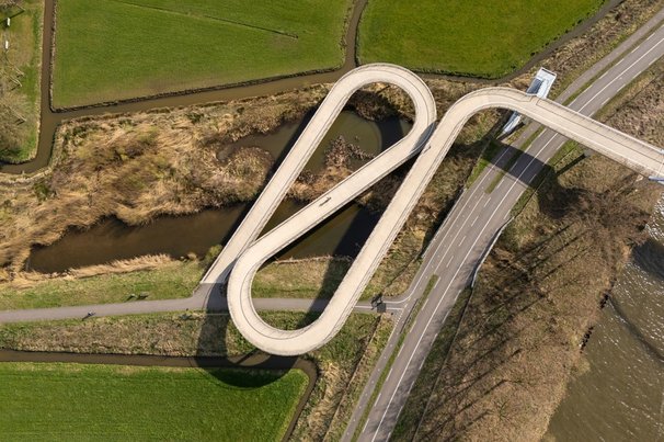 Liniebrug over het Amsterdams Rijnkanaal door MyStockVideo (bron: Shutterstock)