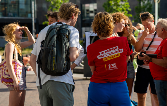 Ambtenaren van de Gemeente Utrecht gaan de straat op door Gemeente Utrecht (bron: Gemeente Utrecht)