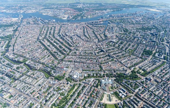 Luchtfoto Amsterdam door Aerovista Luchtfotografie (bron: Shutterstock)