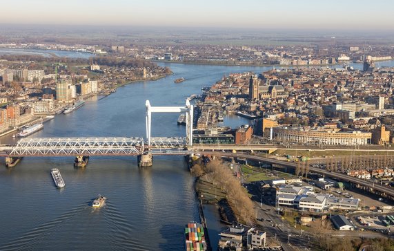 Oude Maas, Dordrecht door T.W. van Urk (bron: shutterstock)