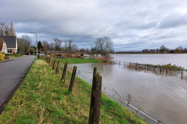 Hoogwater in de rivier de Ijssel door Picture-Partners (bron: Shutterstock)